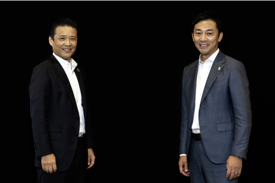 南昌宏・りそなホールディングス取締役兼代表執行役社長兼グループCEOと島田慎二・Bリーグチェアマンの写真